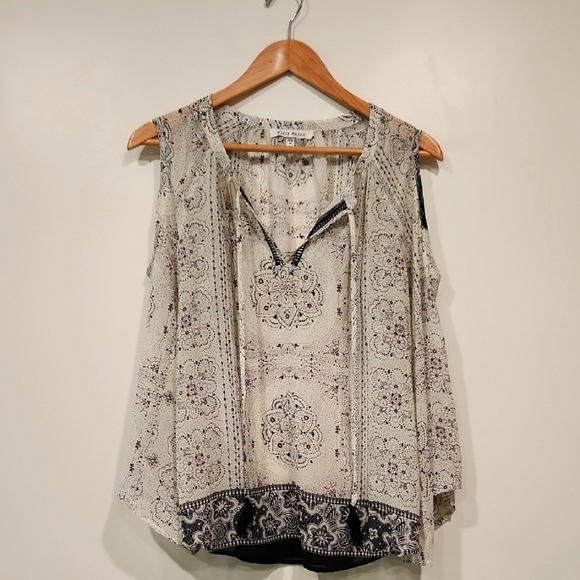 Black Rainn Tops - Black Rainn Women's Sleeveless Patterned Top - Black and Cream‎ Boho Tee